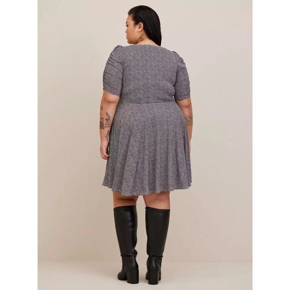 Torrid Mini Studio Knit Cinch Front Skater Dress Babydoll Size 6X Herringbone - Picture 4 of 11